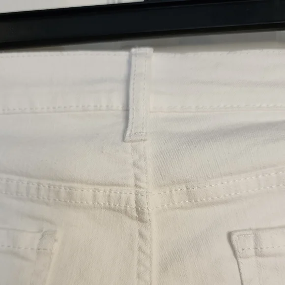 White Bermuda Women's Shorts with Power Pockets - Picture 8 of 12